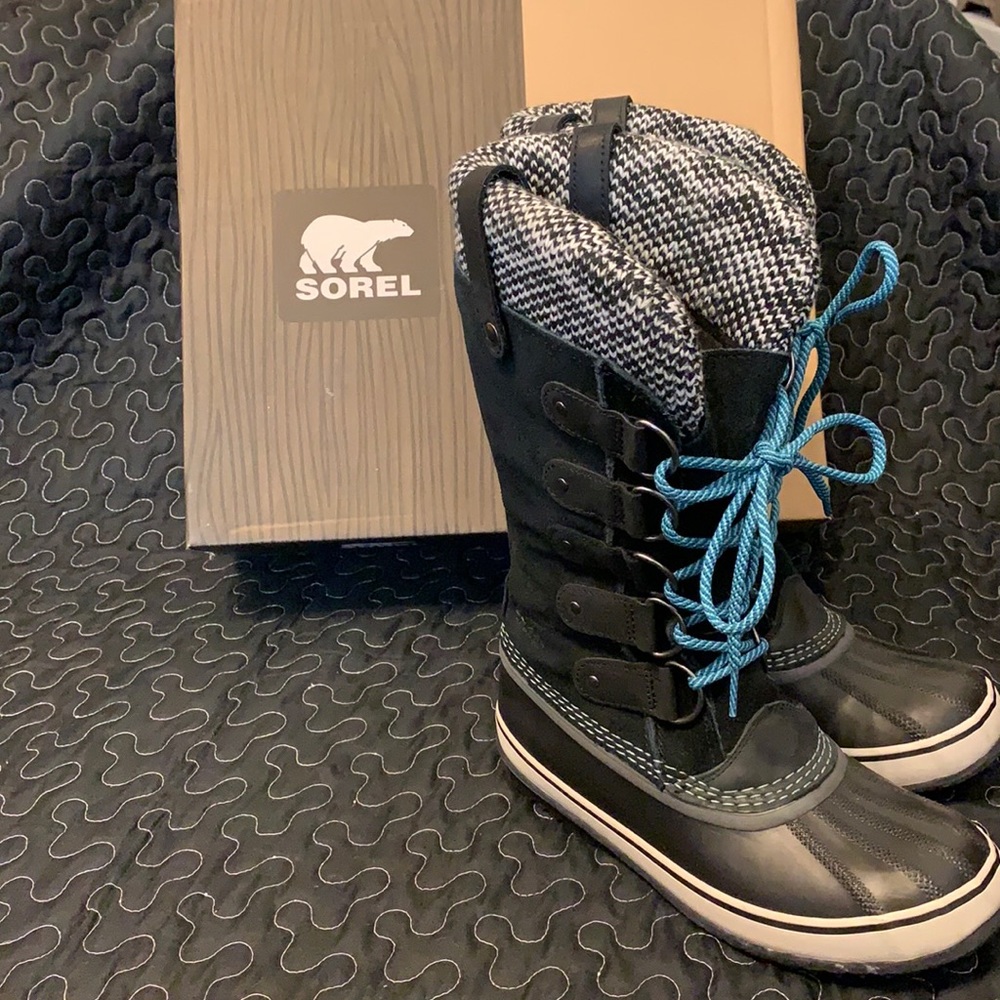 Sorel size 8 water proof boots Joan of arctic